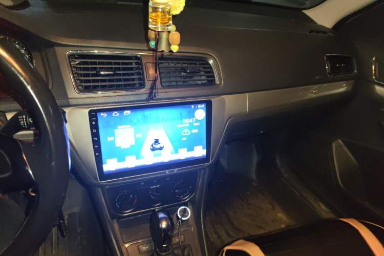 Used Volkswagen Lavida 2015 1.6L Automatic Comfort Edition Audio And AC Panel