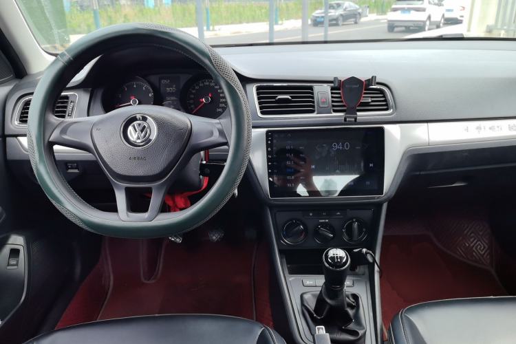 Used Volkswagen Lavida 2015 1.6L Manual Fashion Edition Center Console