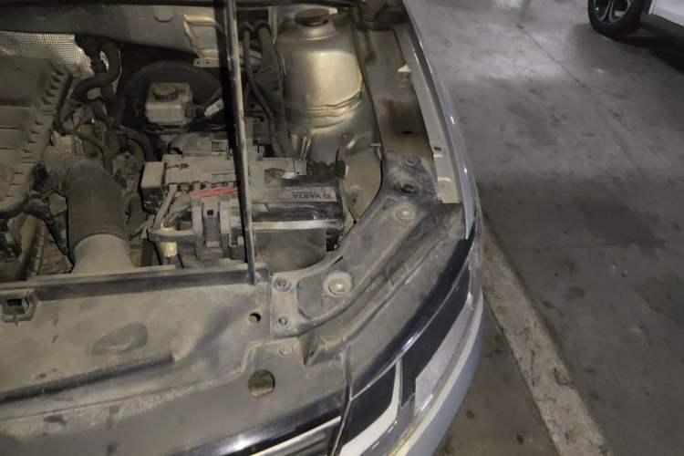 Used Volkswagen Lavida 2015 1.6L Automatic Comfort Edition Engine Bay Left