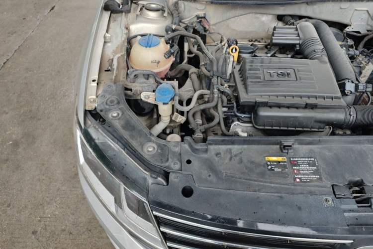 Used Volkswagen Lavida 2015 230TSI DSG Comfort Edition Engine Bay Right