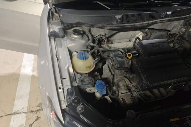 Used Volkswagen Lavida 2015 1.6L Automatic Comfort Edition Engine Bay Right