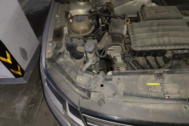 Used Volkswagen Lavida 2015 1.6L Automatic Comfort Edition Engine Bay Right