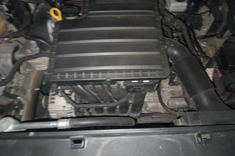 Used Volkswagen Lavida 2015 1.6L Automatic Comfort Edition Engine Bay