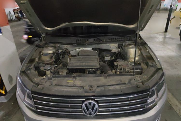 Used Volkswagen Lavida 2015 1.6L Automatic Comfort Edition Engine Bay