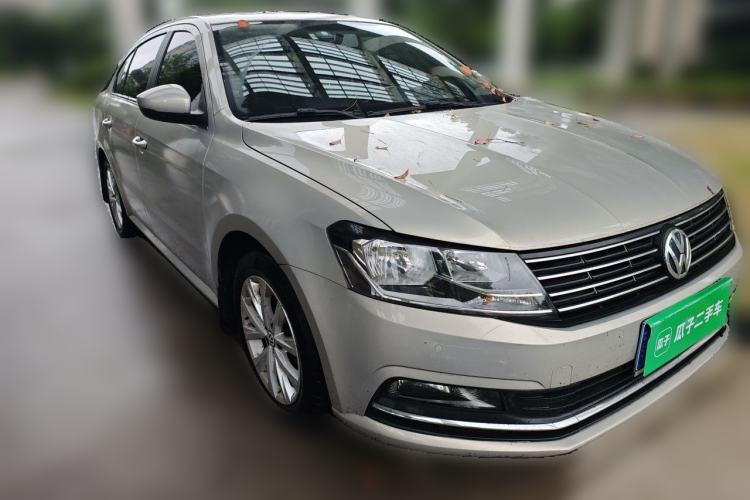 Used Volkswagen Lavida 2015 230TSI DSG Comfort Edition Front Right 45 Deg