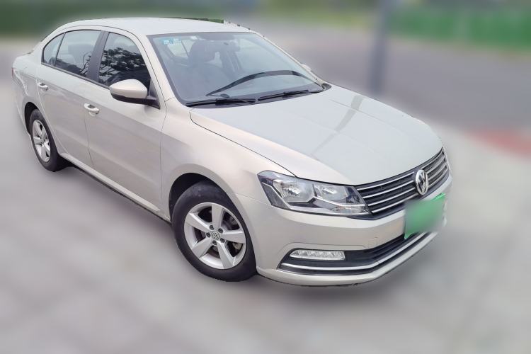 Used Volkswagen Lavida 2015 1.6L Manual Fashion Edition Front Right 45 Deg