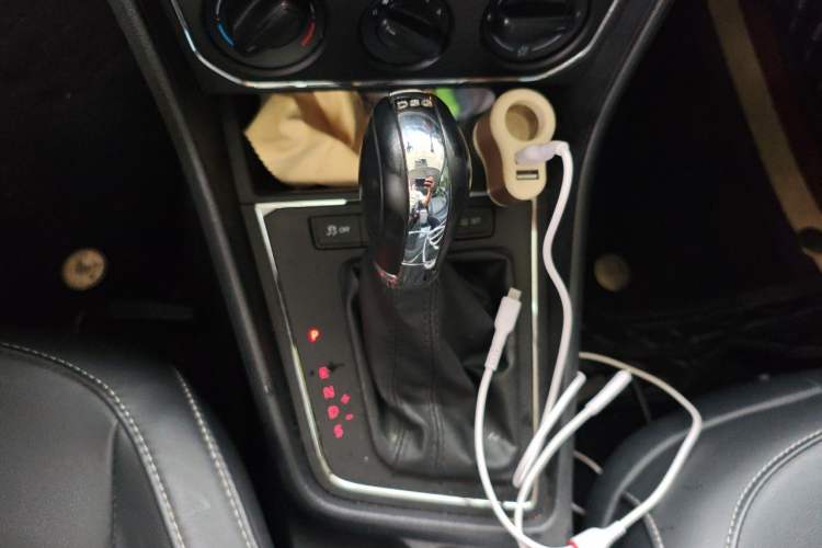 Used Volkswagen Lavida 2015 230TSI DSG Comfort Edition Gear Lever