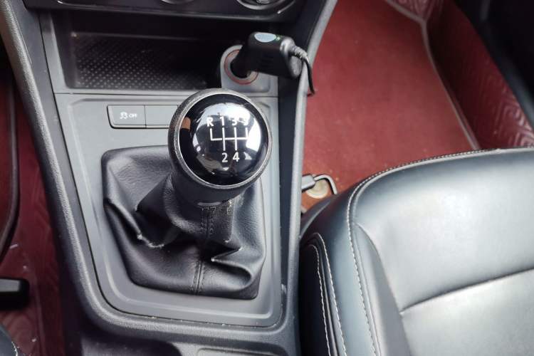 Used Volkswagen Lavida 2015 1.6L Manual Fashion Edition Gear Lever