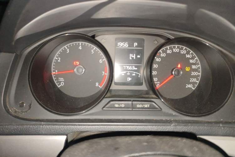 Used Volkswagen Lavida 2015 1.6L Automatic Fashion Edition Instrument Cluster