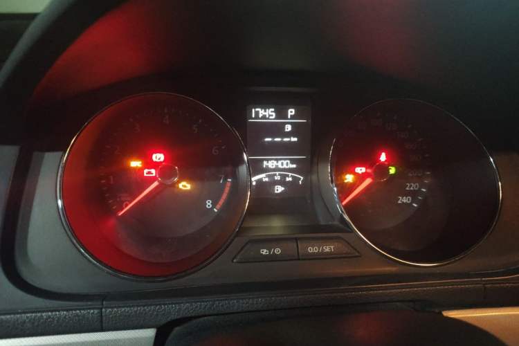 Used Volkswagen Lavida 2015 1.6L Automatic Comfort Edition Instrument Cluster