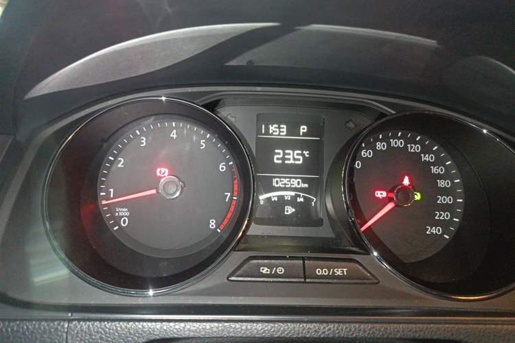 Used Volkswagen Lavida 2015 1.6L Automatic Comfort Edition Instrument Cluster
