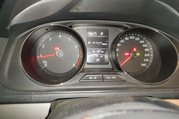 Used Volkswagen Lavida 2015 1.6L Automatic Comfort Edition Instrument Cluster