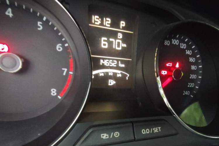 Used Volkswagen Lavida 2015 230TSI DSG Comfort Edition Odometer Close Up