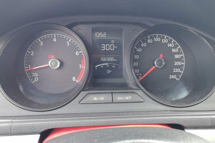 Used Volkswagen Lavida 2015 1.6L Manual Fashion Edition Odometer Close Up