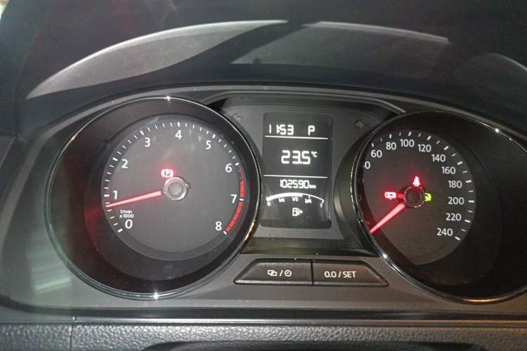 Used Volkswagen Lavida 2015 1.6L Automatic Comfort Edition Odometer Close Up