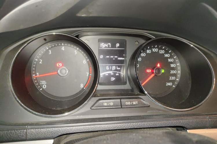 Used Volkswagen Lavida 2015 1.6L Automatic Comfort Edition Odometer Close Up
