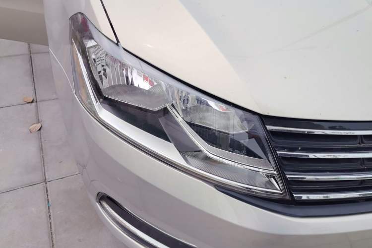 Used Volkswagen Lavida 2015 1.6L Manual Fashion Edition Right Front Headlight