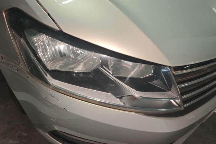 Used Volkswagen Lavida 2015 1.6L Automatic Fashion Edition Right Front Headlight