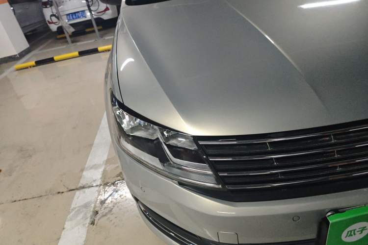 Used Volkswagen Lavida 2015 1.6L Automatic Comfort Edition Right Front Headlight