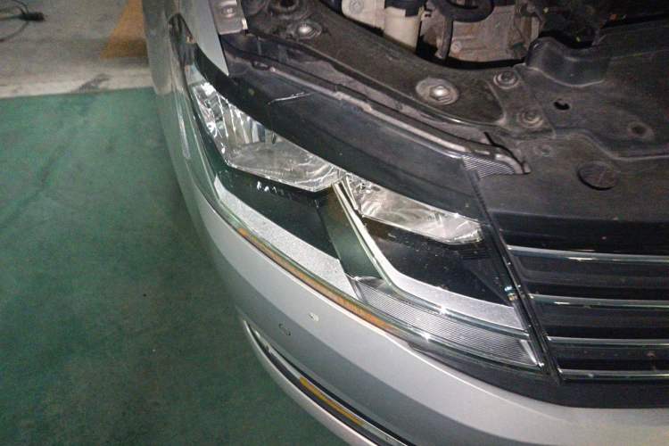 Used Volkswagen Lavida 2015 1.6L Automatic Comfort Edition Right Front Headlight