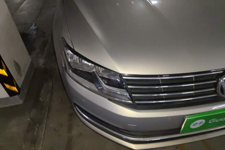 Used Volkswagen Lavida 2015 1.6L Automatic Comfort Edition Right Front Headlight