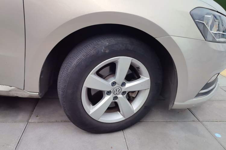 Used Volkswagen Lavida 2015 1.6L Manual Fashion Edition Right Front Wheel Hub
