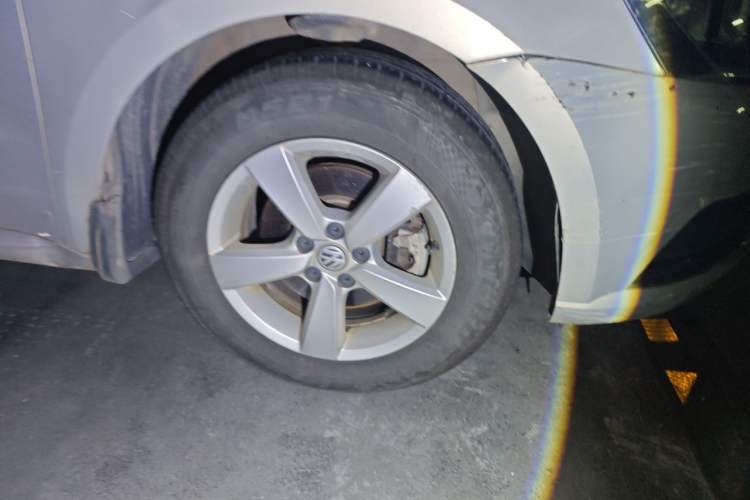 Used Volkswagen Lavida 2015 1.6L Automatic Fashion Edition Right Front Wheel Hub
