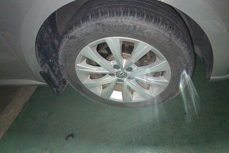 Used Volkswagen Lavida 2015 1.6L Automatic Comfort Edition Right Front Wheel Hub