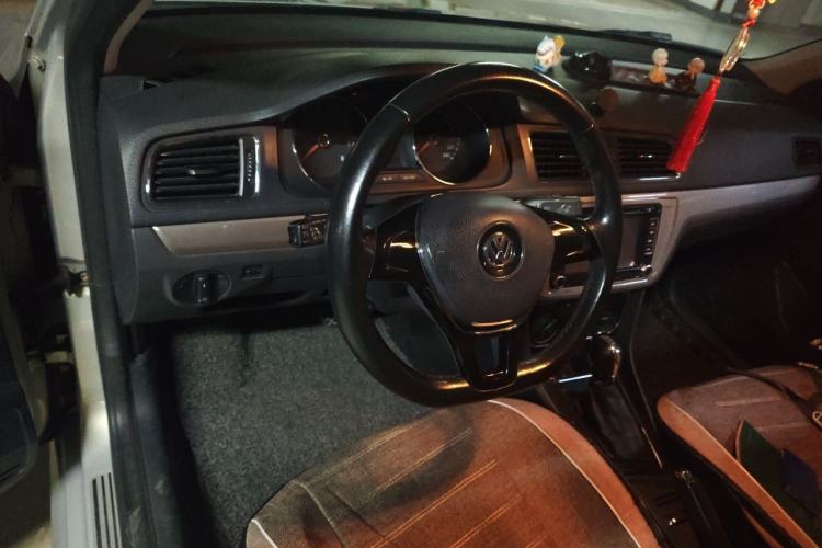 Used Volkswagen Lavida 2015 1.6L Automatic Comfort Edition Steering Wheel
