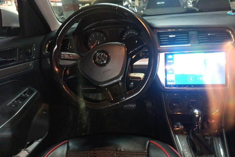 Used Volkswagen Lavida 2015 1.6L Automatic Comfort Edition Steering Wheel