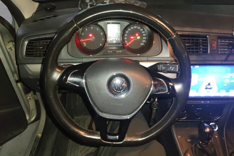 Used Volkswagen Lavida 2015 1.6L Automatic Comfort Edition Steering Wheel