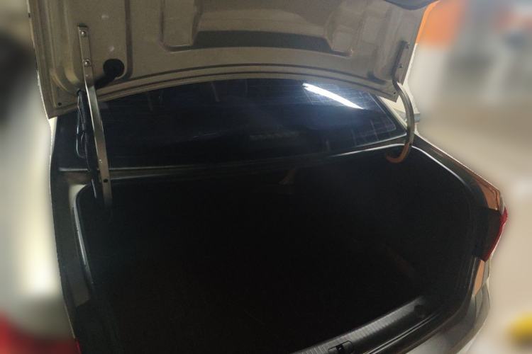 Used Volkswagen Lavida 2015 1.6L Automatic Comfort Edition Trunk