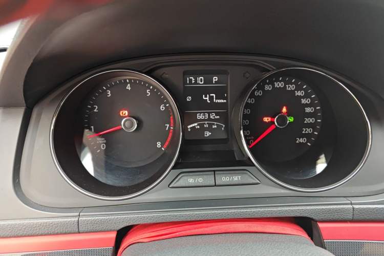 Used Volkswagen Lavida 2016 280TSI DSG Sport Edition Odometer Close Up