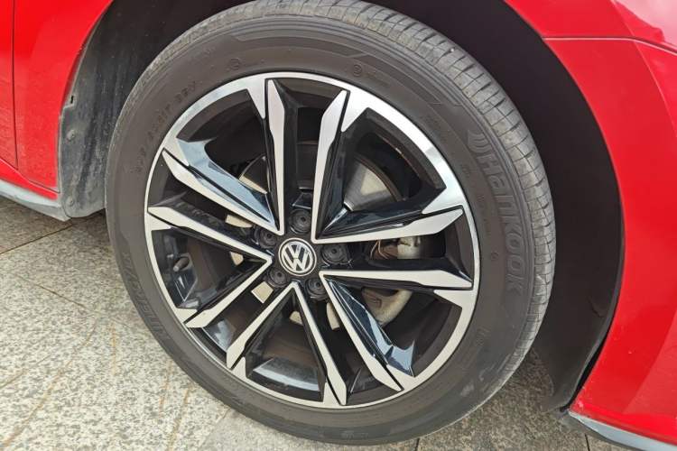 Used Volkswagen Lavida 2016 280TSI DSG Sport Edition Right Front Wheel Hub