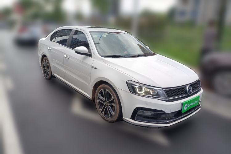 Used Volkswagen Lavida 2016 280TSI DSG Sport Edition Front Right 45 Deg