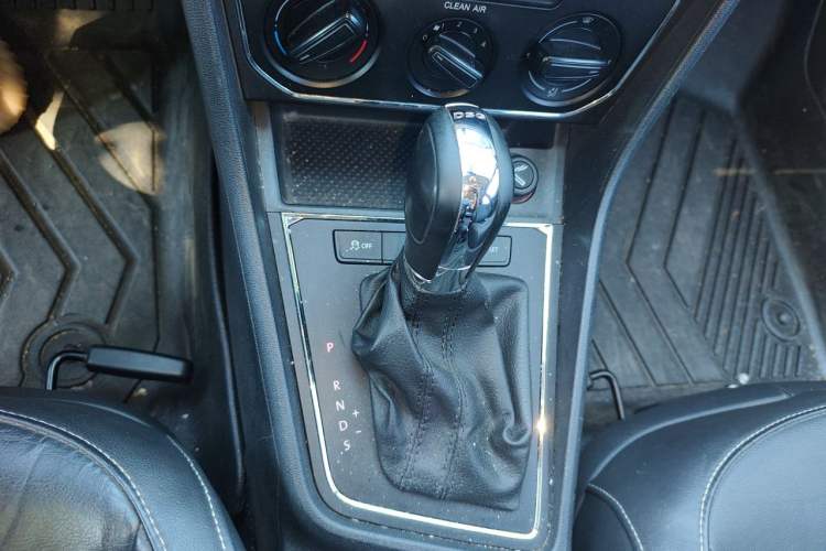 Used Volkswagen Lavida 2016 280TSI DSG Sport Edition Gear Lever