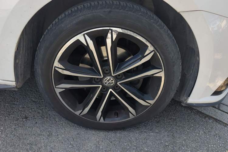 Used Volkswagen Lavida 2016 280TSI DSG Sport Edition Right Front Wheel Hub