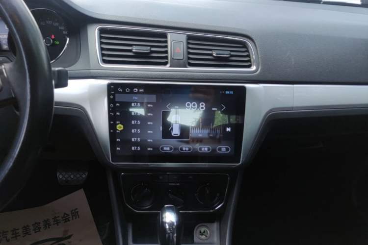 Used Volkswagen Lavida 2017 1.6L Automatic Comfort Edition Audio And AC Panel