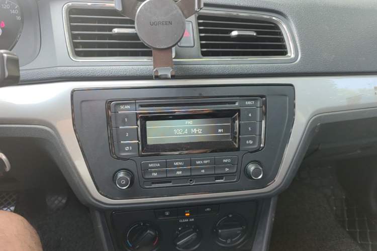 Used Volkswagen Lavida 2017 1.6L Manual Fashion Edition Audio And AC Panel
