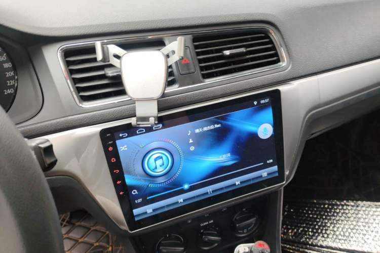Used Volkswagen Lavida 2017 1.6L Automatic Fashion Edition Audio And AC Panel