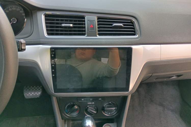 Used Volkswagen Lavida 2017 1.6L Automatic Fashion Edition Audio And AC Panel