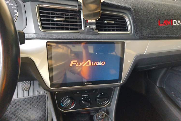 Used Volkswagen Lavida 2017 1.6L Manual Comfort Edition Audio And AC Panel