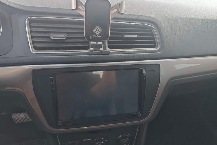 Used Volkswagen Lavida 2017 230TSI DSG Comfort Edition Audio And AC Panel