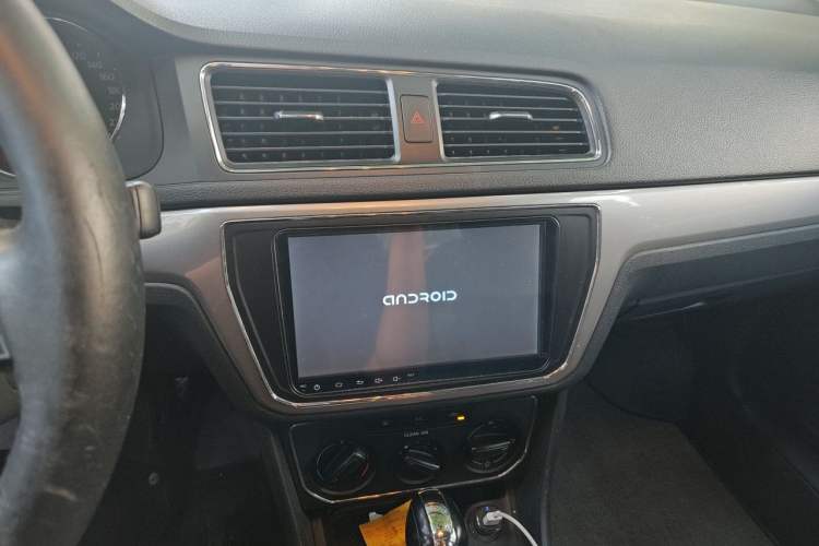 Used Volkswagen Lavida 2017 1.6L Automatic Comfort Edition Audio And AC Panel
