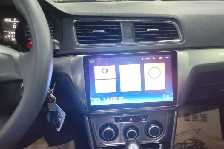 Used Volkswagen Lavida 2017 1.6L Automatic Fashion Edition Audio And AC Panel
