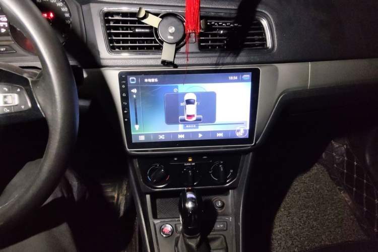 Used Volkswagen Lavida 2017 1.6L Automatic Comfort Edition Audio And AC Panel