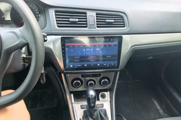 Used Volkswagen Lavida 2017 1.6L Automatic Fashion Edition Audio And AC Panel