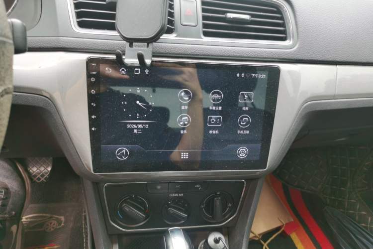 Used Volkswagen Lavida 2017 1.6L Automatic Comfort Edition Audio And AC Panel