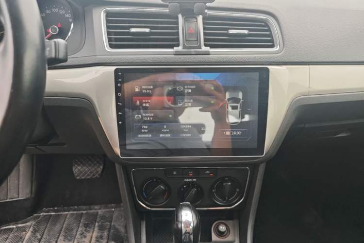 Used Volkswagen Lavida 2017 1.6L Automatic Comfort Edition Audio And AC Panel