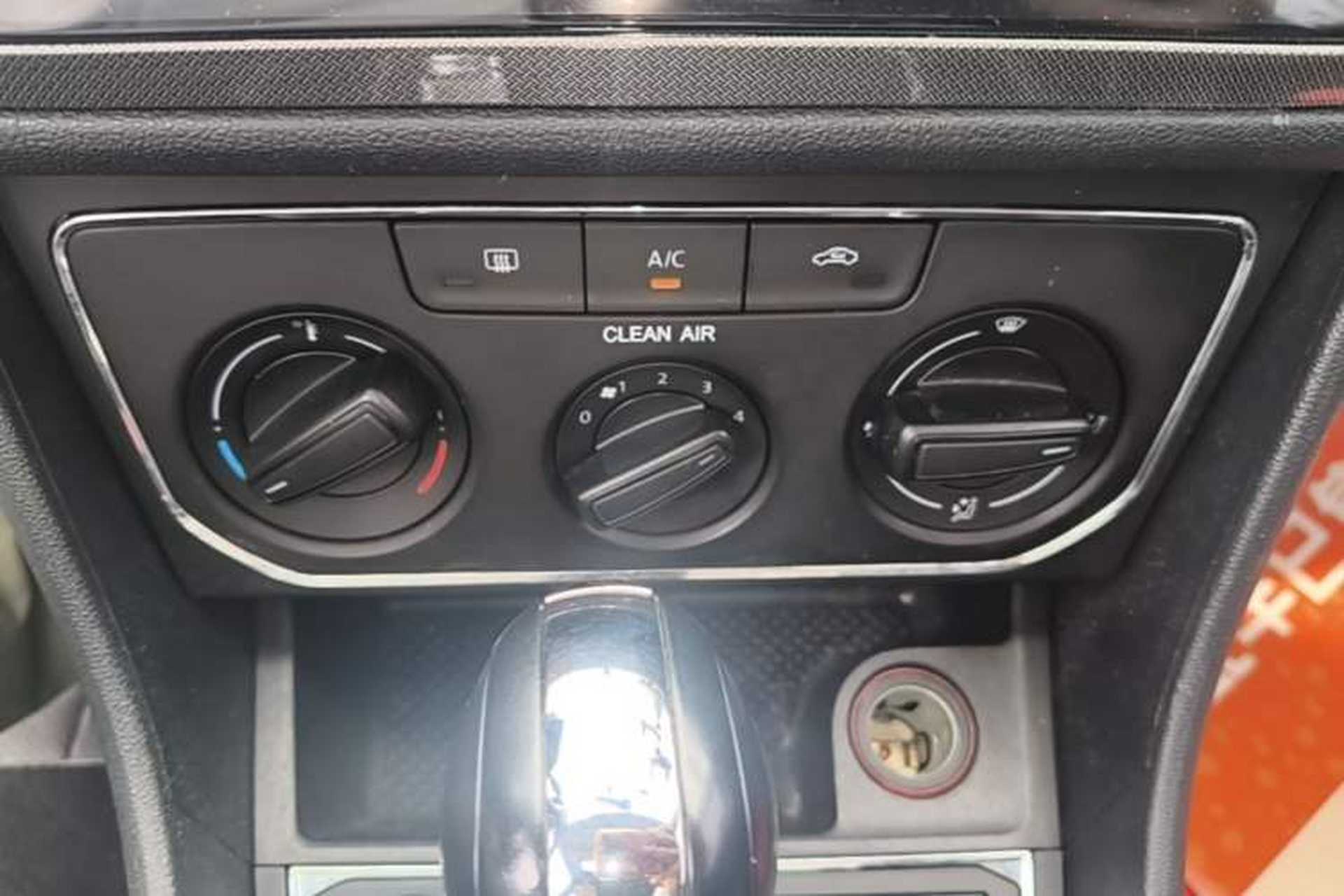 Used Volkswagen Lavida 2017 1.6L Automatic Comfort Edition Audio And AC Panel